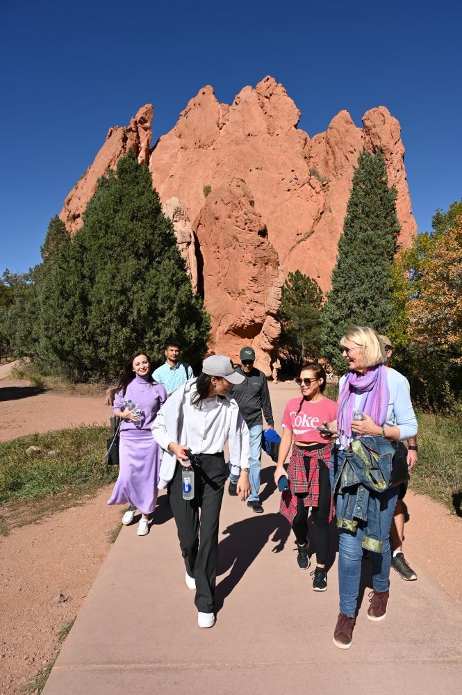 Delegates and thier home hosts enjoying a walk through Garden of the Gods park!